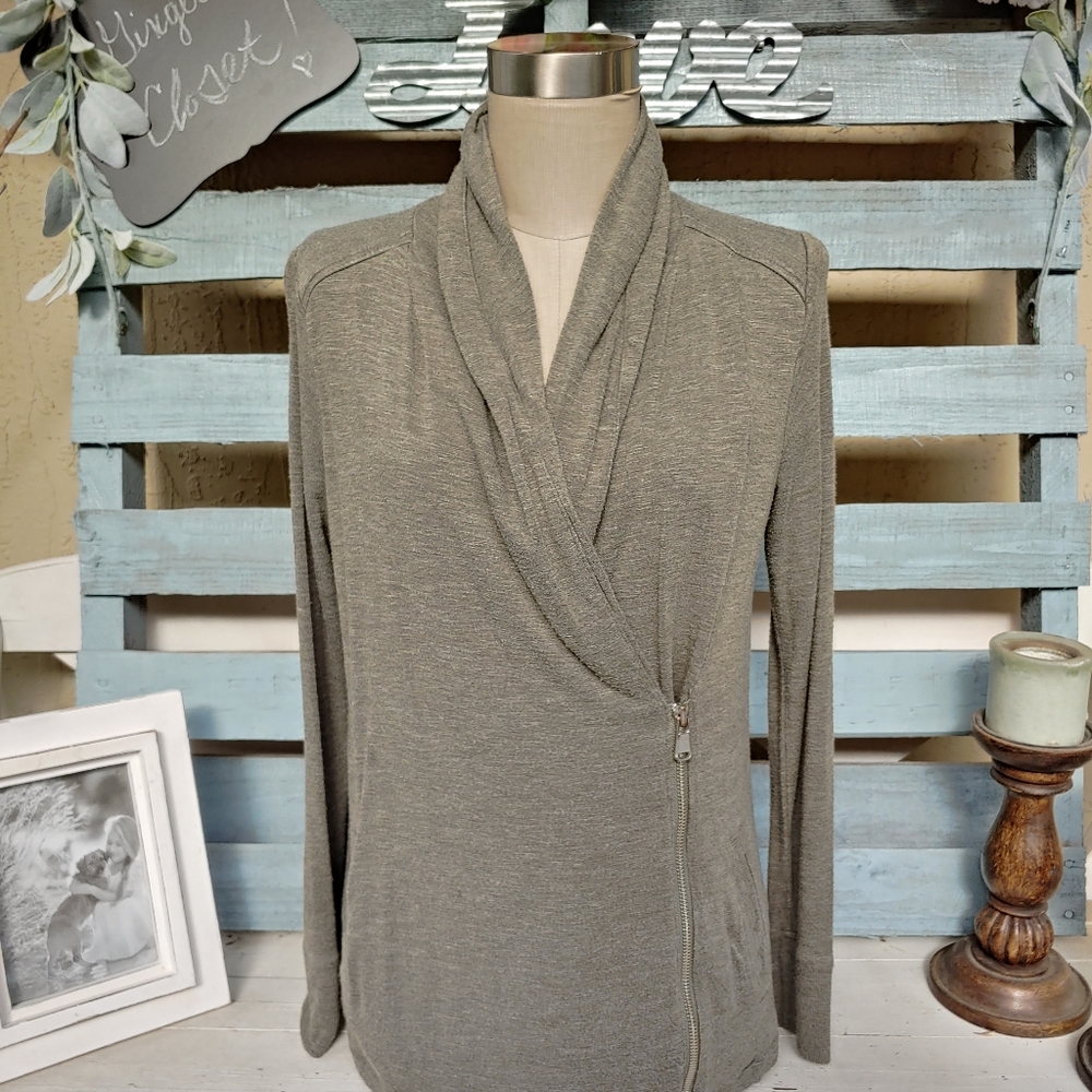❤SOLD❤⭐Buy 3 get 1 free  Lou & Grey